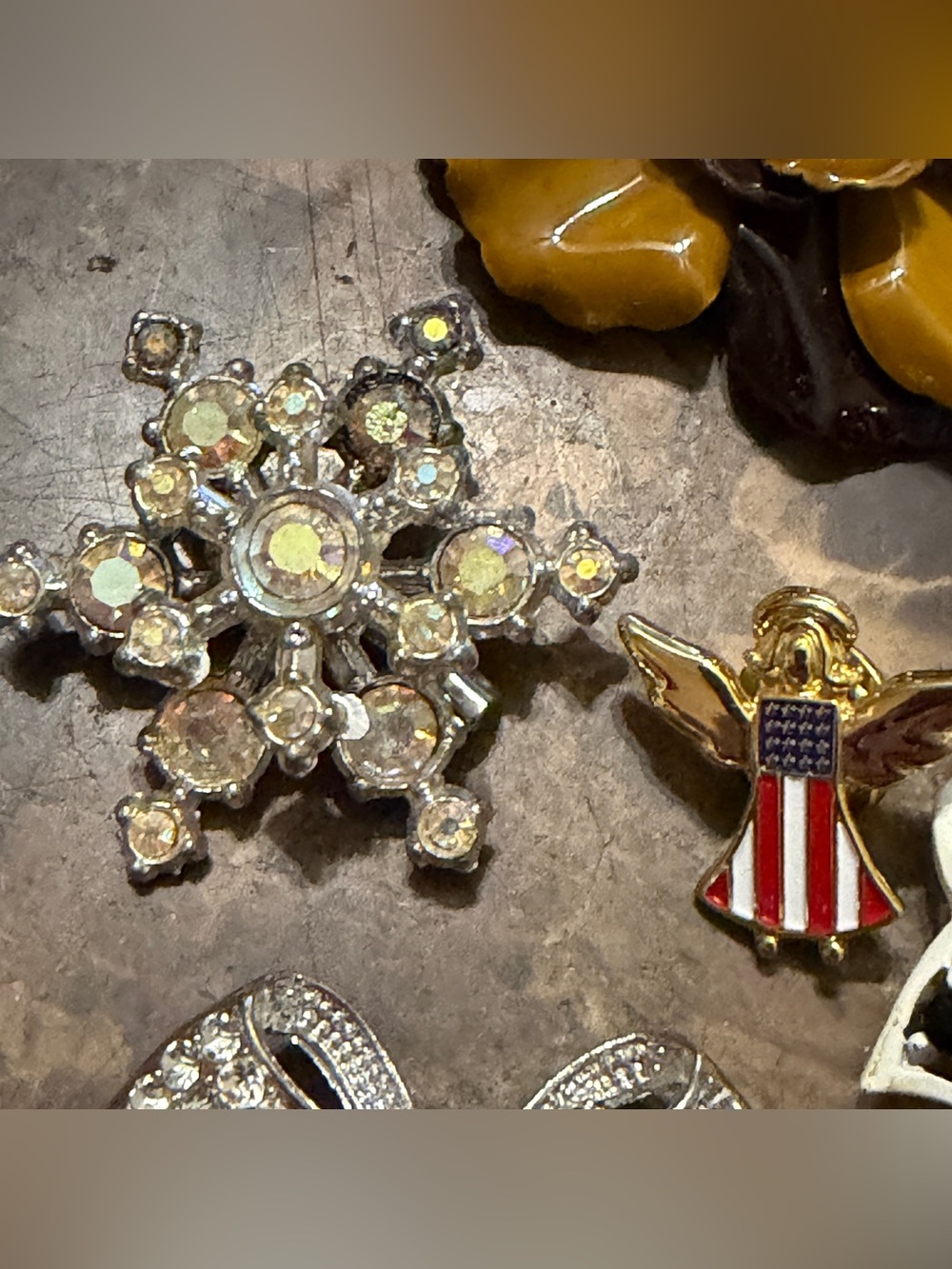Brooch bundle - Picture 3 of 7